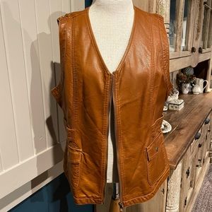 Darling vest with removable fur collar. Size Large. EUC, soft faux leather.